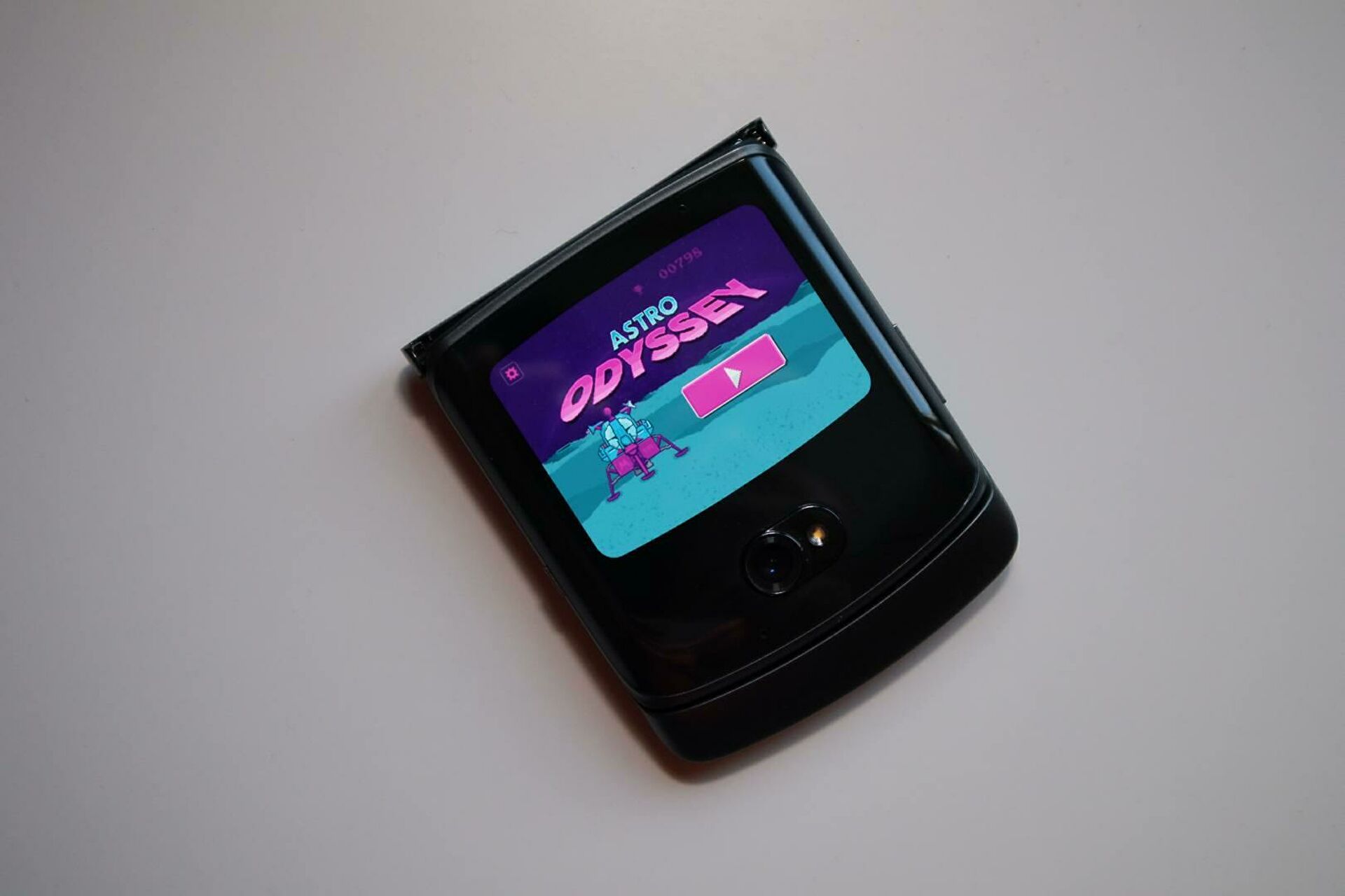 Смартфон с гибким позвоночником. На что способен Motorola Razr 5G Смартфон с гибким позвоночником. На что способен Motorola Razr 5G