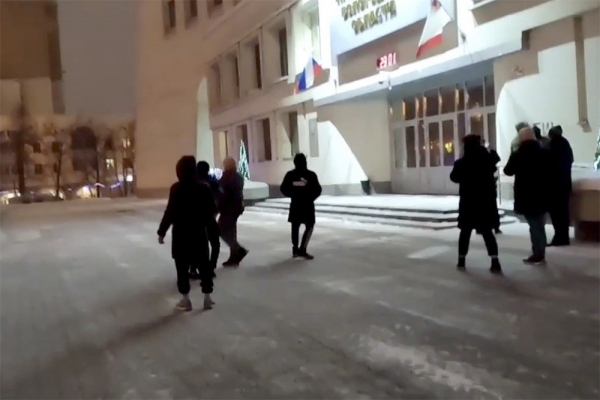 Недетское место в толпе