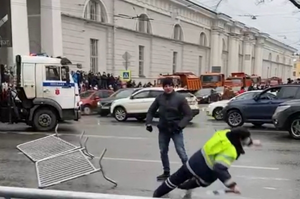 Недетское место в толпе