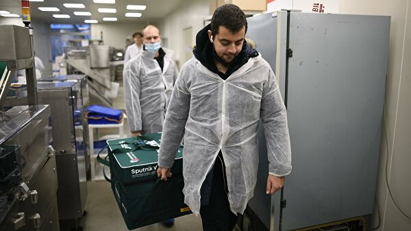 "В жар бросало". Привитые от коронавируса честно рассказали обо всем