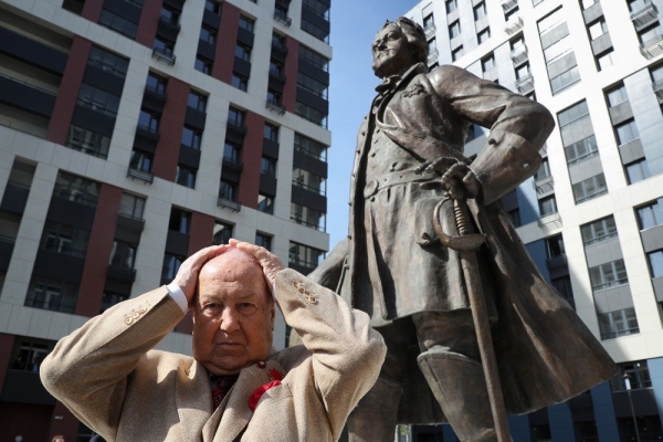 Церетели заплатит городу