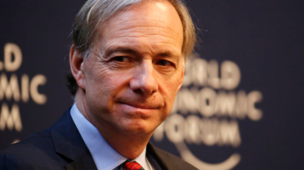 Компания Рэя Далио раздумывает над инвестициями в биткойн Компания Рэя Далио раздумывает над инвестициями в биткойн