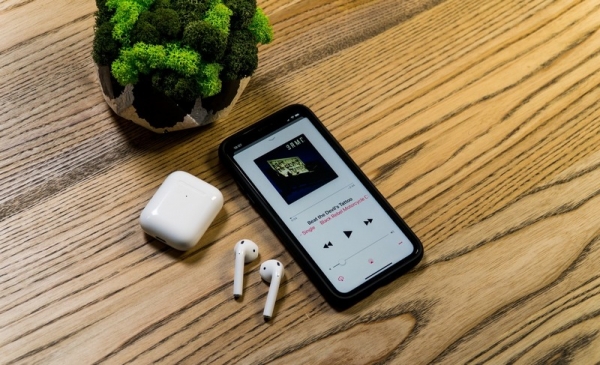 Apple AirPods: почему стоит купить оригинальные наушники