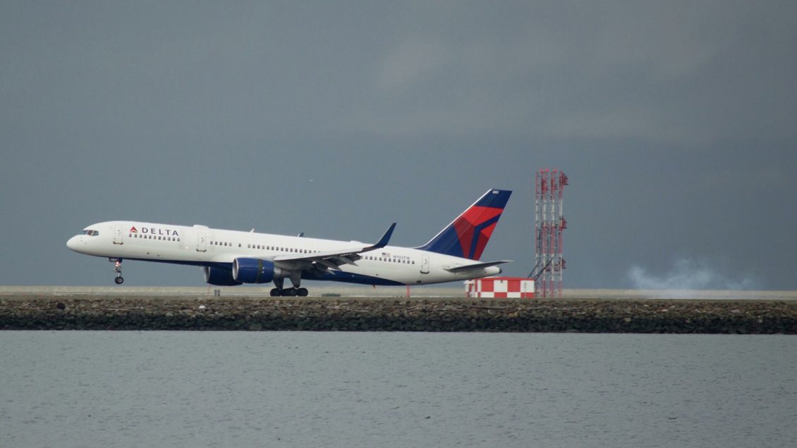 Boeing 757 совершил аварийную посадку в Солт-Лейк-Сити Boeing 757 совершил аварийную посадку в Солт-Лейк-Сити