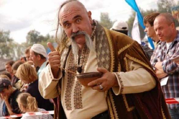 Це Европа: на Западной Украине женщину с инфарктом скорая помощь тащила на санях (ФОТО)