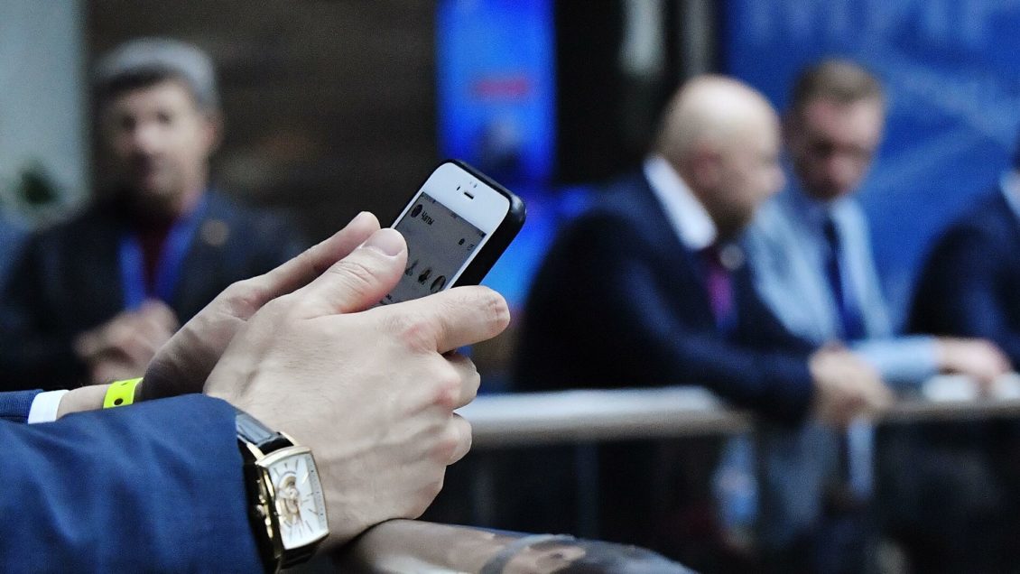 Депутат кликнул на рекламу в Facebook и попал в чат к наркоторговцам