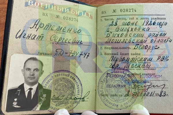 Кто тут "предатель"? И кто тут "холуй"?