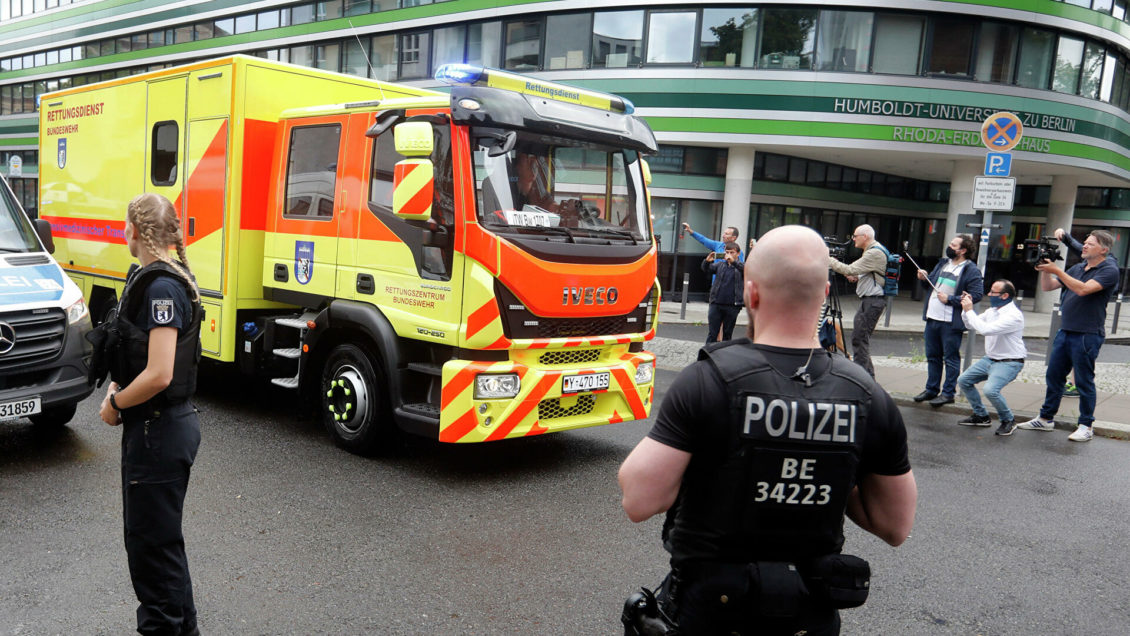 В правительстве Германии назвали сопровождавших Навального в Берлин