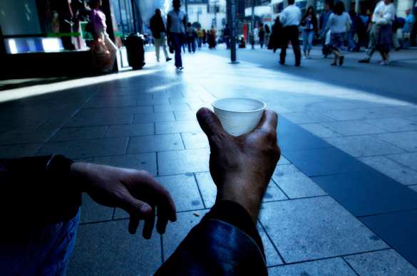 В европейской стране нищим официально разрешили попрошайничать