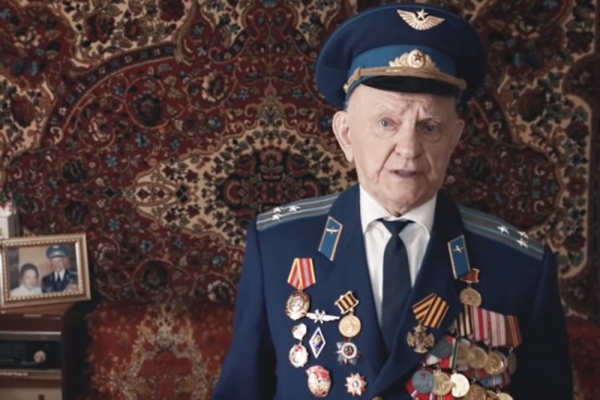 Кто тут "предатель"? И кто тут "холуй"?