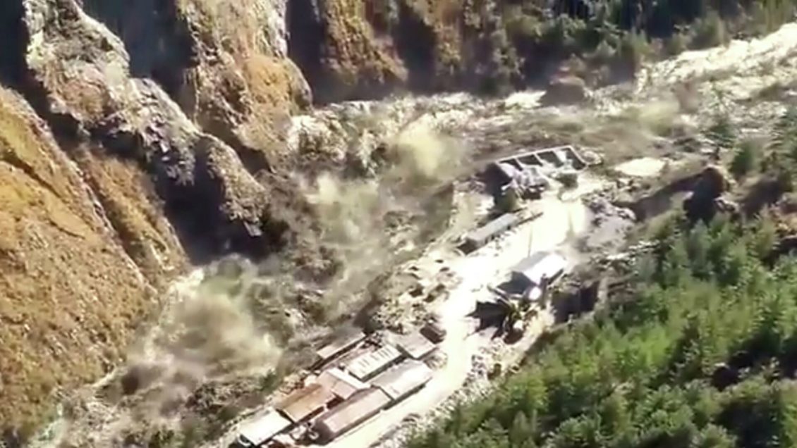 Число погибших при сходе ледника в Индии выросло до 50