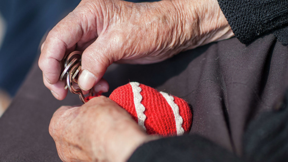 В Приморье расселили пенсионеров, живших в заброшенном доме без окон