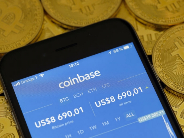 С Coinbase вывели биткойны на миллиард долларов за 48 часов С Coinbase вывели биткойны на миллиард долларов за 48 часов