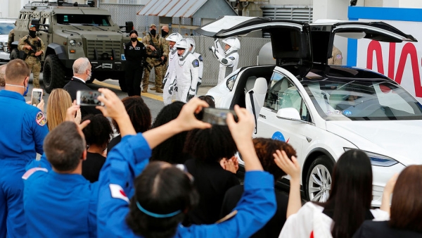 SpaceX в 2021 году может запустить ракету с полностью гражданским экипажем