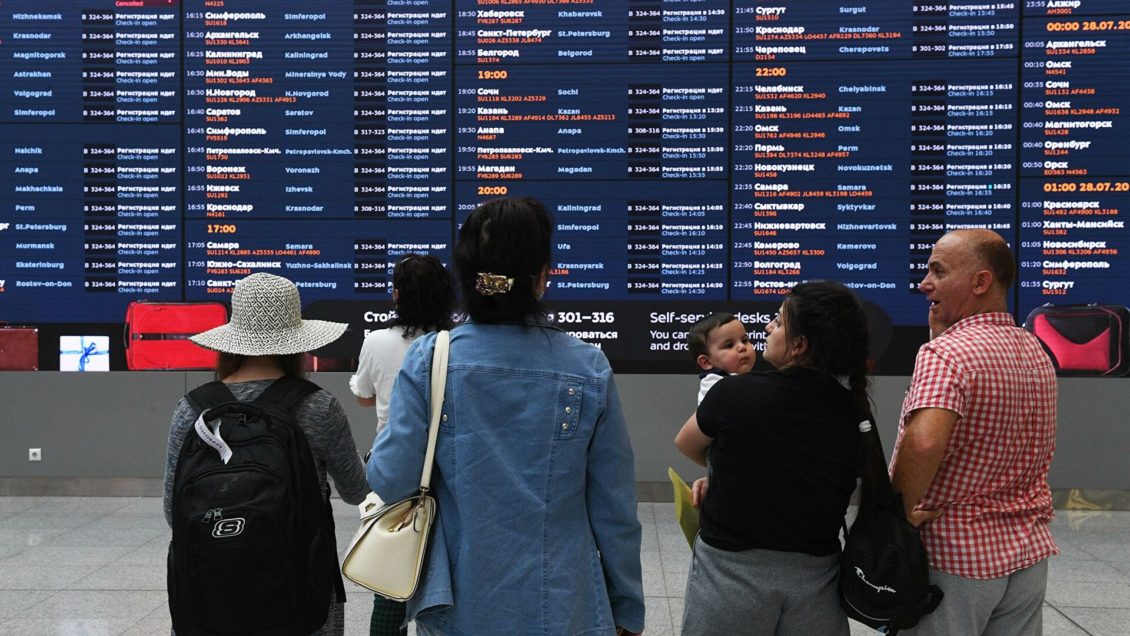 В московских аэропортах задержали более 20 рейсов