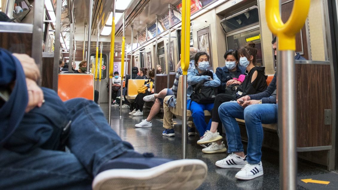 Эксперт рассказал о росте расистских настроений в США из-за COVID-19