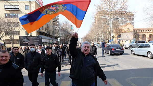 Президент Армении призвал не допустить потрясений в стране