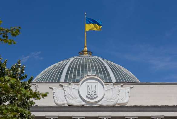 Украинских депутатов попросили не портить воздух в Раде