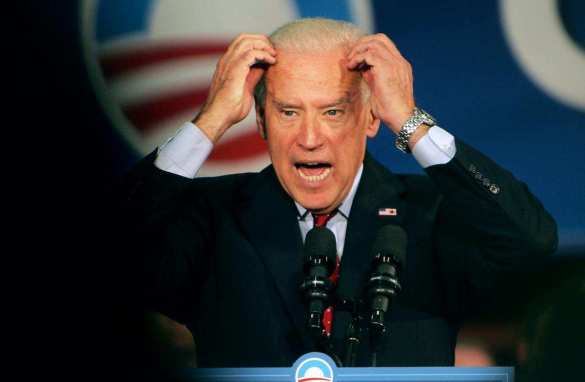 Первая пресс-конференция Байдена под угрозой срыва: президент снова потерялся (ВИДЕО)