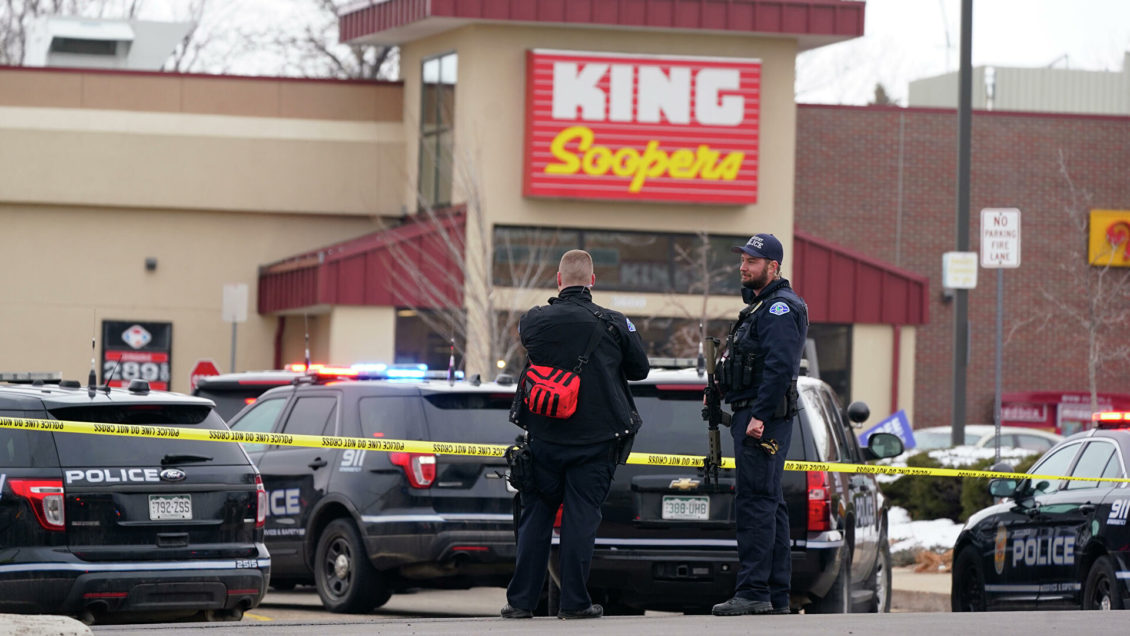 При стрельбе в Колорадо погибли десять человек