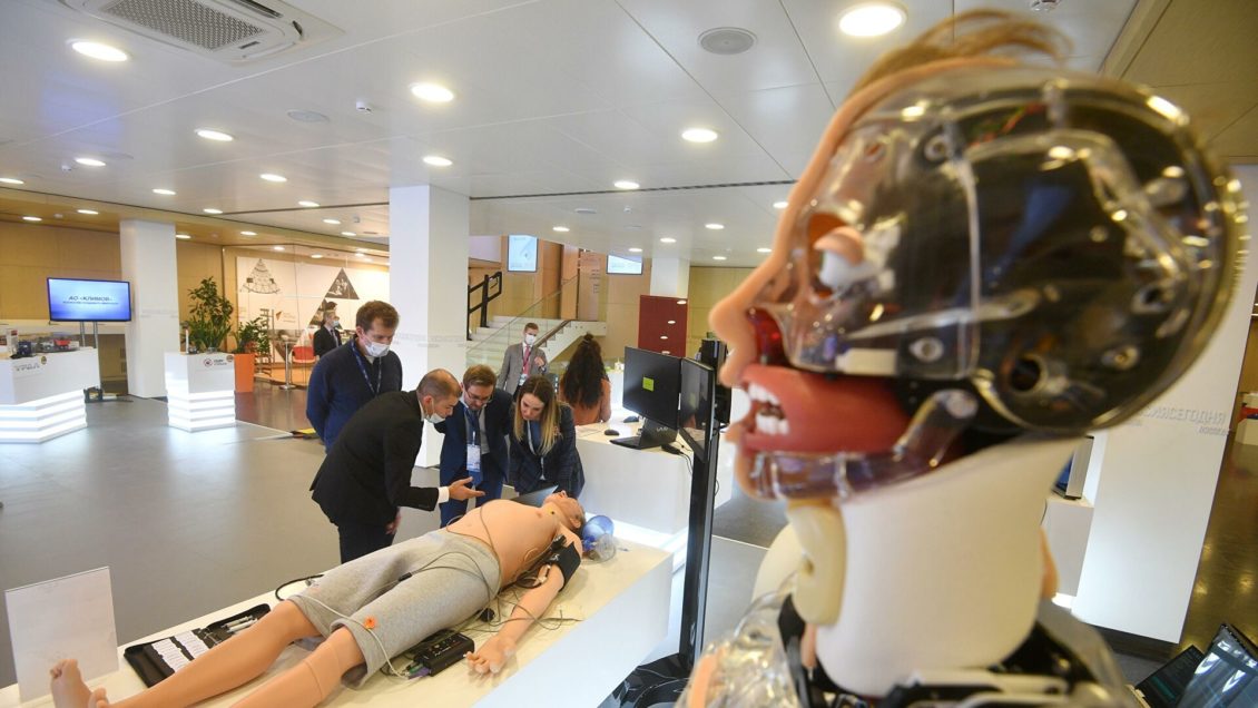 Ученый прокомментировал возможность создания космонавтов-киборгов