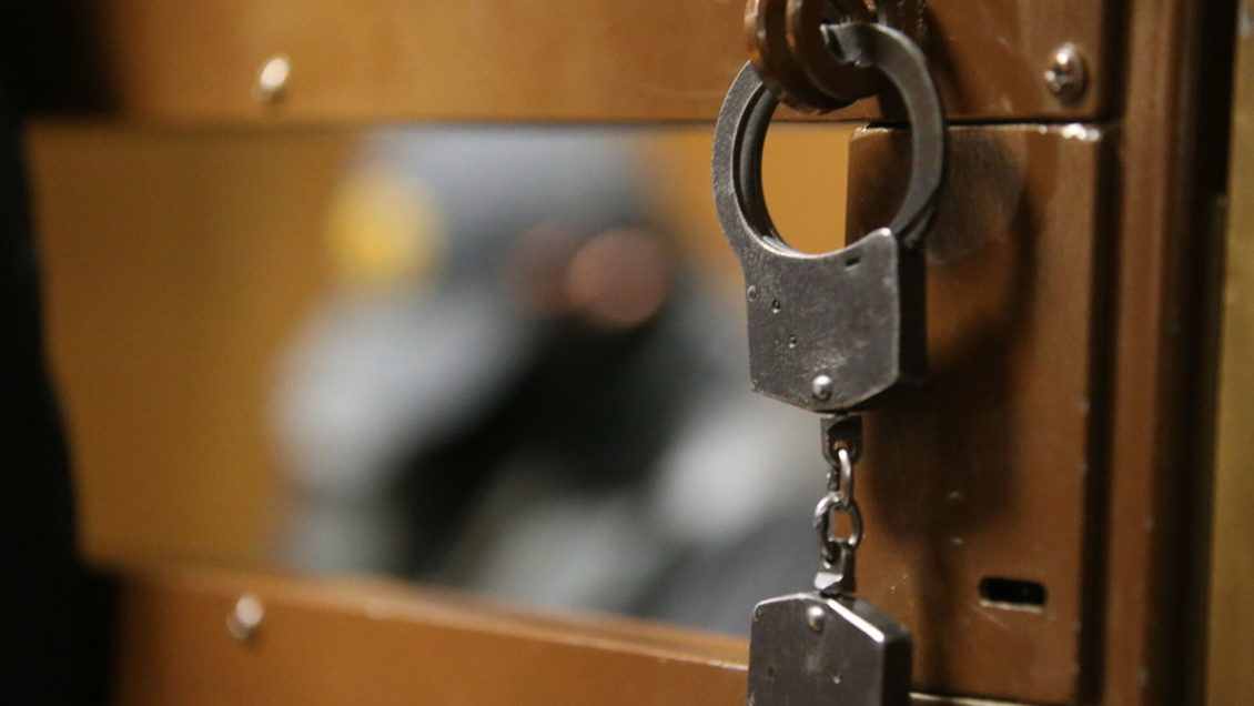 В Петербурге бывшего финансиста ГСУ арестовали по делу о краже вещдоков В Петербурге бывшего финансиста ГСУ арестовали по делу о краже вещдоков