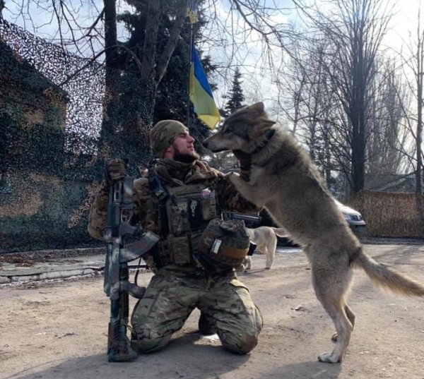 Кормят волка «костями русскоязычных детей» и стреляют первыми: американские журналисты рассказали о «Правом секторе» в Авдеевке (ФОТО)