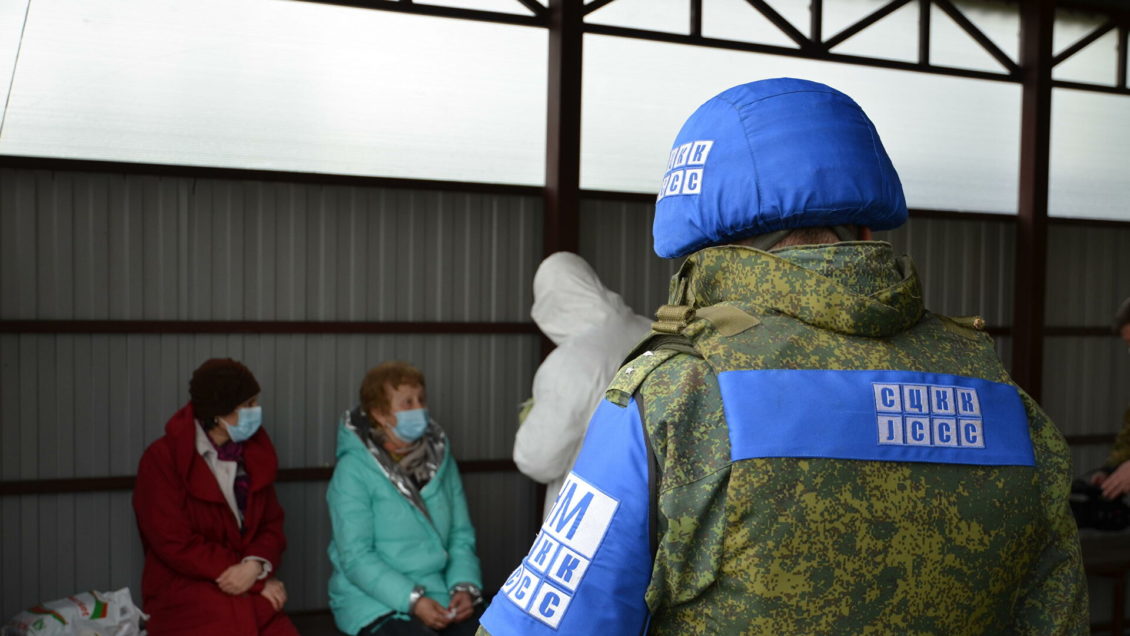 Украинские силовики три раза за сутки нарушили перемирие, заявили в ЛНР