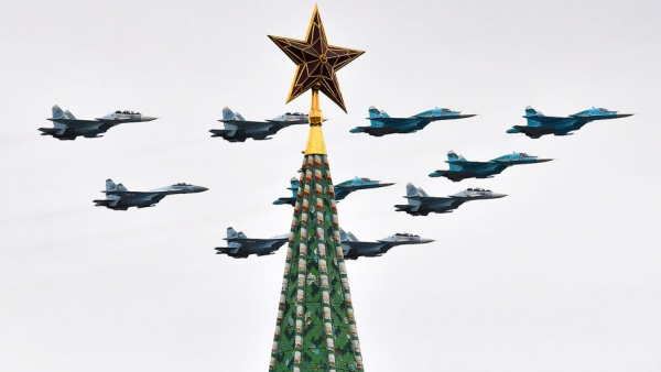 Репетиции авиачасти парада Победы начались на аэродроме ВВО под Комсомольском-на-Амуре Репетиции авиачасти парада Победы начались на аэродроме ВВО под Комсомольском-на-Амуре