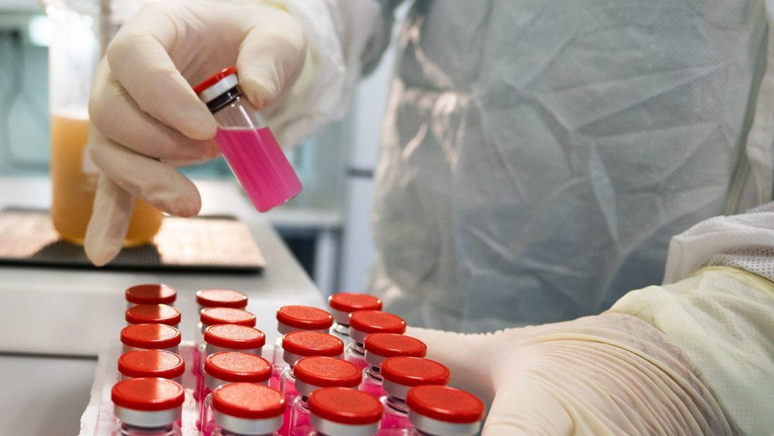 В России выпустили первую партию вакцины от коронавируса для животных