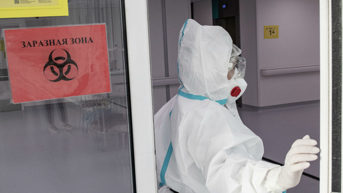 Иммунолог оценил риск начала третьей волны коронавируса в России 