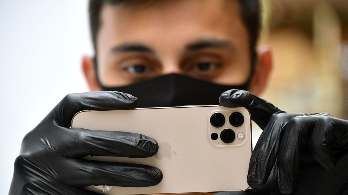 Asus разрабатывает новый смартфон с поворотной камерой