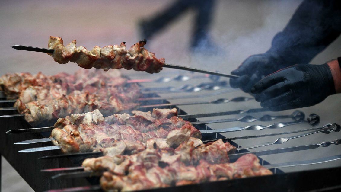 Врач рассказал, сколько шашлыка можно съесть без вреда для здоровья Врач рассказал, сколько шашлыка можно съесть без вреда для здоровья