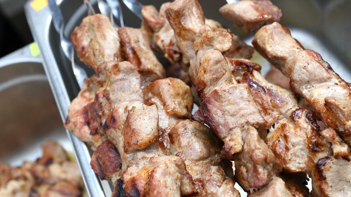 Врач рассказал, сколько шашлыка можно съесть без вреда для здоровья Врач рассказал, сколько шашлыка можно съесть без вреда для здоровья