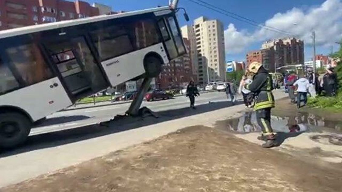 В результате ДТП в Саратовской области сгорели автомобиль и фура 