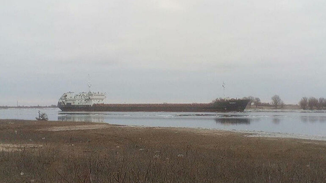Движение по Волго-Каспийскому каналу, где на мель село судно, возобновили
