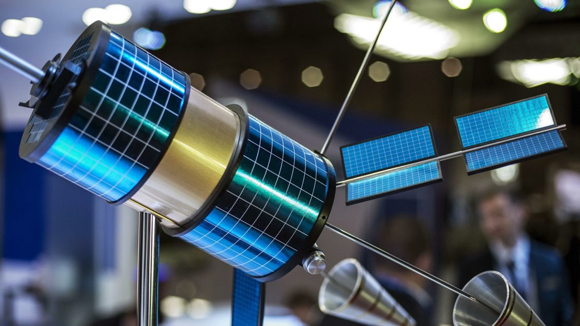 "Роскосмос" создаст еще шесть спутников связи "Гонец-М"