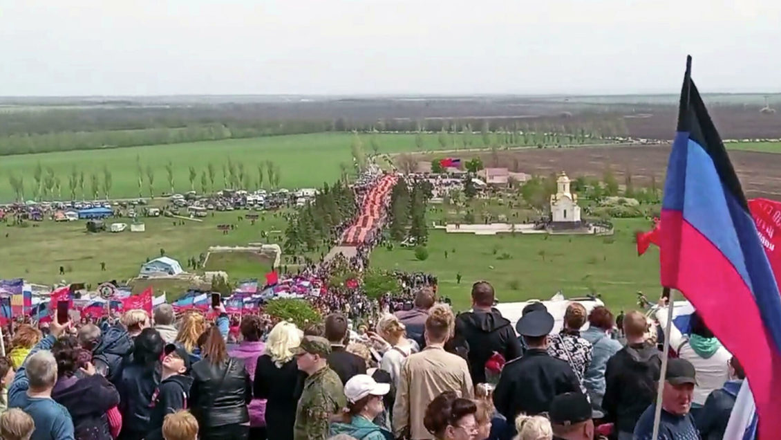 В ЛНР развернули самую большую в мире георгиевскую ленту