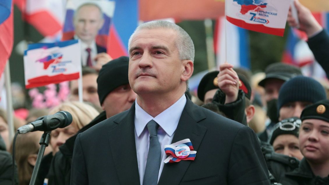 Аксенов опроверг сообщения об уходе в Госдуму