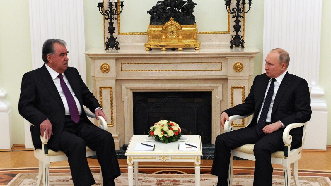 WSJ: США могут перебросить войска из Афганистана ближе к границам России