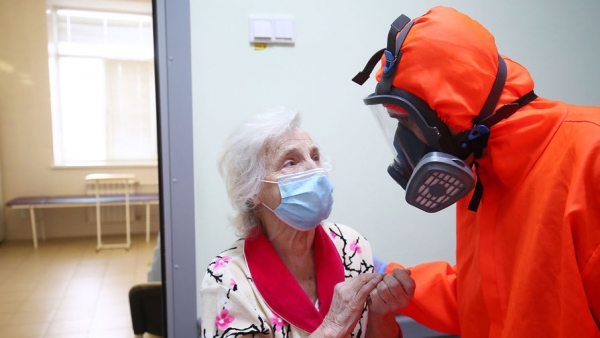 В Роспотребнадзоре рассказали, как снизить вероятность мутаций коронавируса