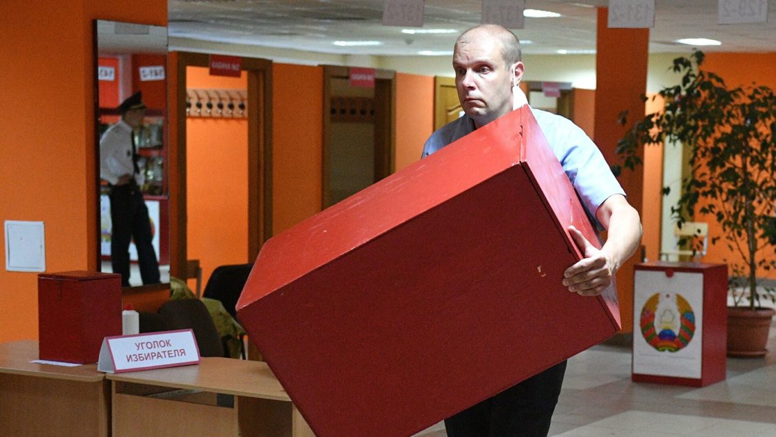 Лукашенко предложил увеличить срок полномочий депутатов