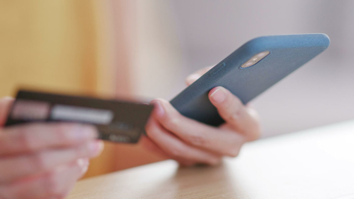 "Готовьте 23 тысячи". Как россиян обманывают при ремонте электроники "Готовьте 23 тысячи". Как россиян обманывают при ремонте электроники