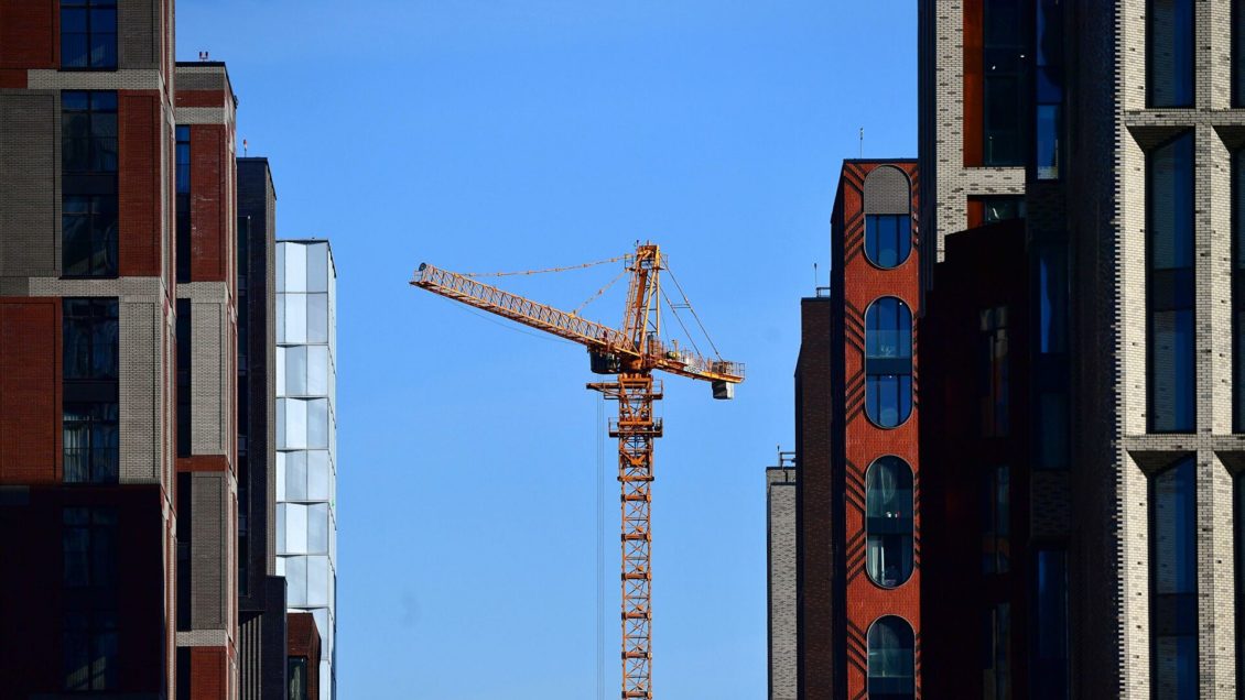 Путин поручил продлить действие льготной программы ипотеки