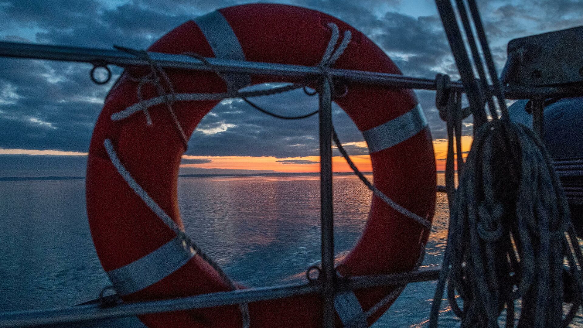 В Вологодской области перевернулась лодка с рыбаками В Вологодской области перевернулась лодка с рыбаками