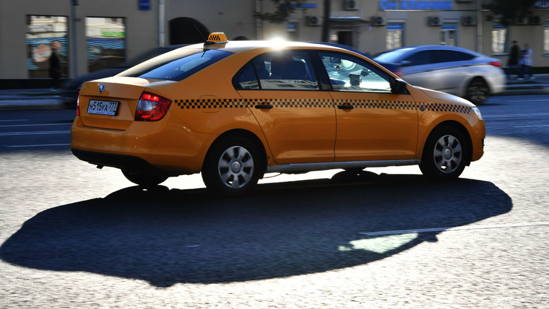 В Перми студенты напали с ножом на таксиста, чтобы покататься на машине В Перми студенты напали с ножом на таксиста, чтобы покататься на машине