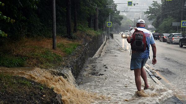 В Ялте оценили необходимость эвакуации людей из-за подтопления В Ялте оценили необходимость эвакуации людей из-за подтопления