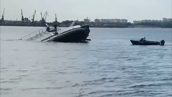 В Петербурге столкнулись два судна