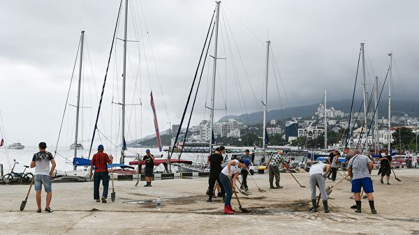 Власти подсчитали предварительный ущерб населению от подтоплений в Крыму Власти подсчитали предварительный ущерб населению от подтоплений в Крыму