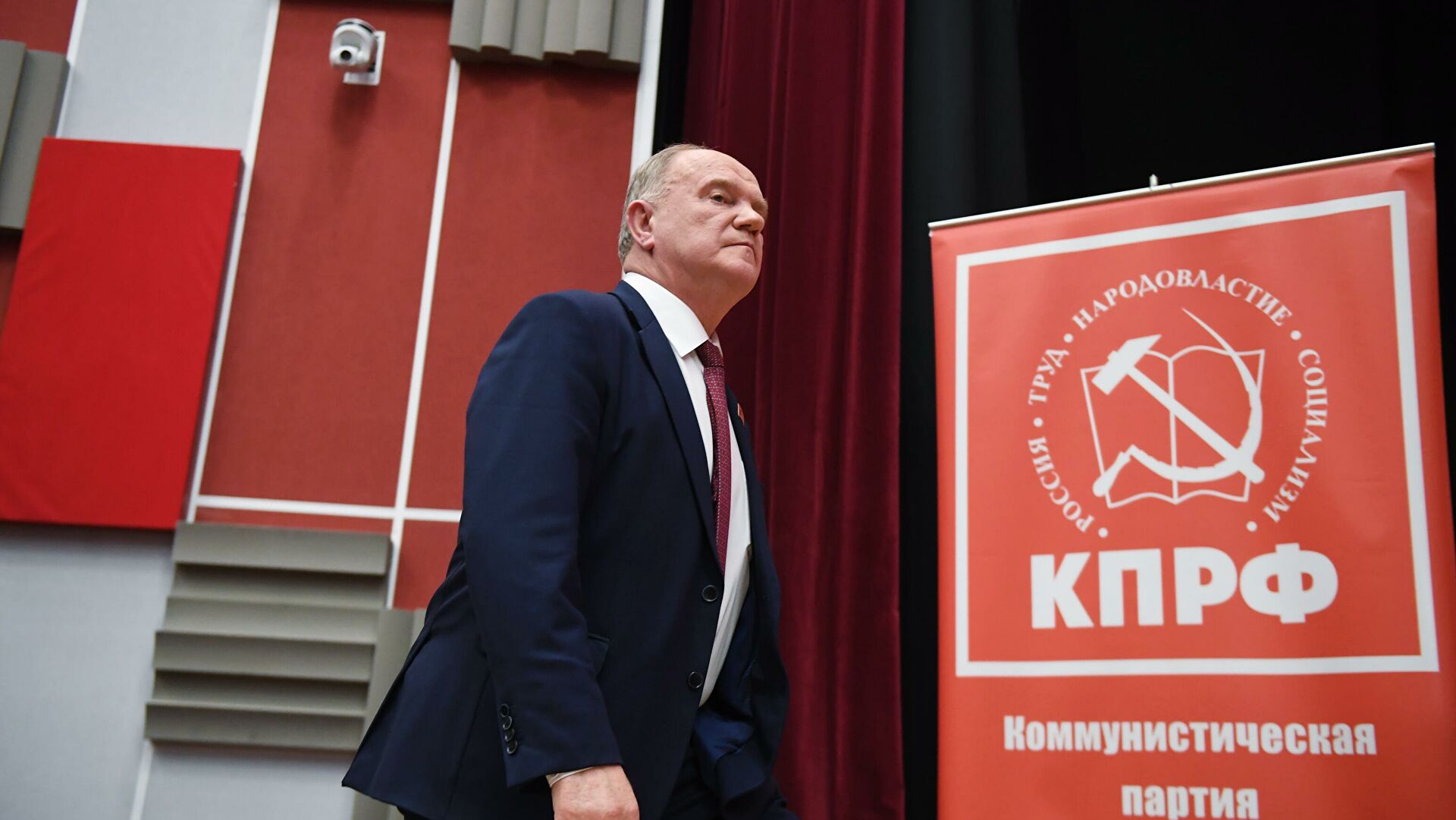 "Ты рожаешь, мы забираем". Куда Жириновский ведет свою партию